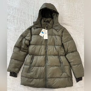 Vuori Women's Oregano Green Hooded Puffer Jacket.